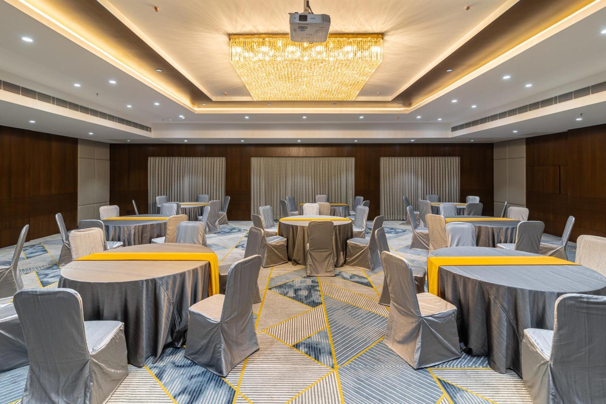 Hotel Royal Embassy à Erode Extérieur photo