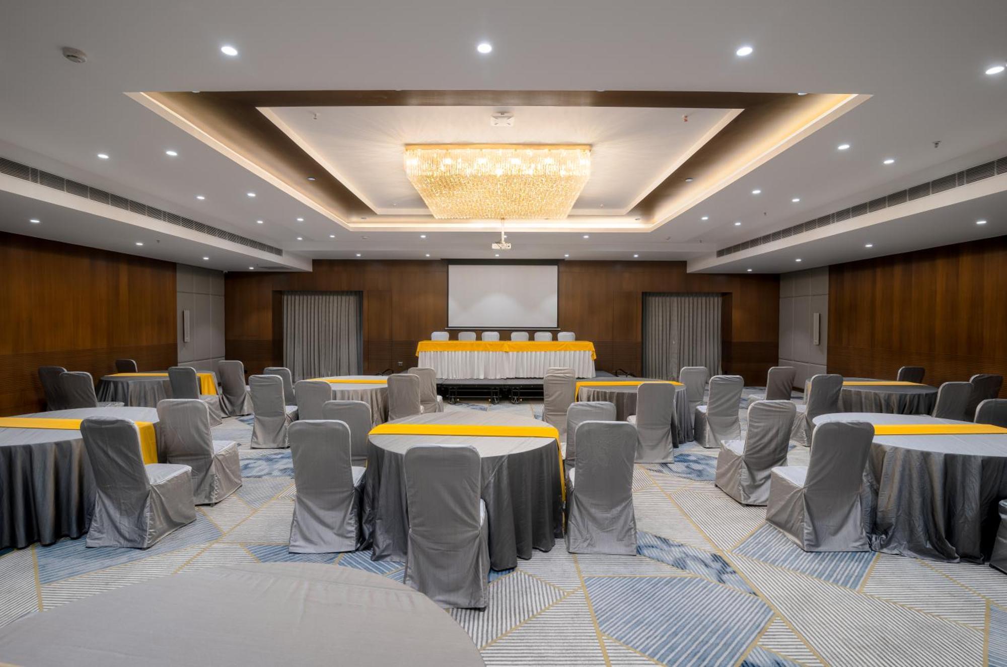 Hotel Royal Embassy à Erode Extérieur photo
