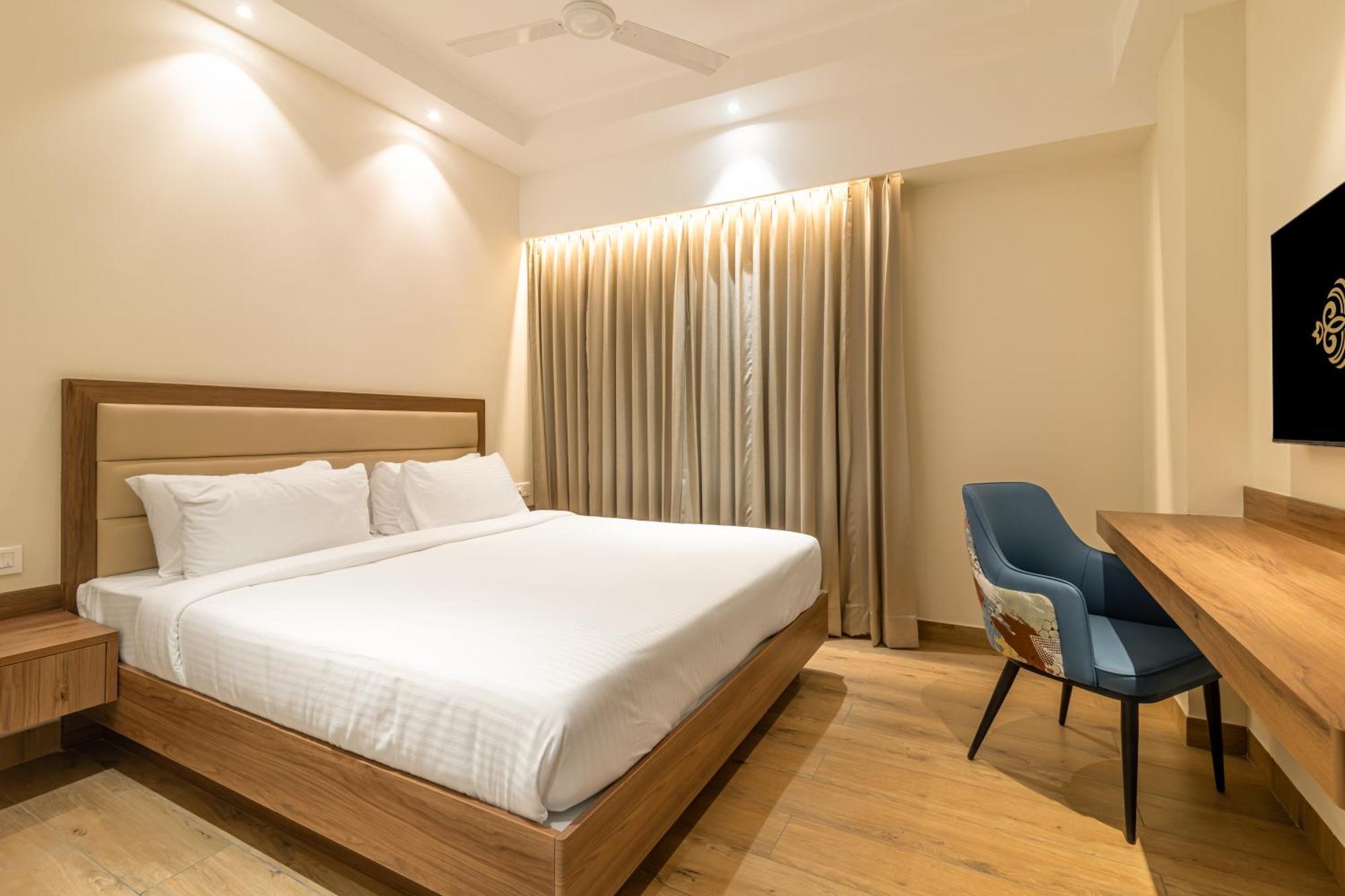Hotel Royal Embassy à Erode Extérieur photo