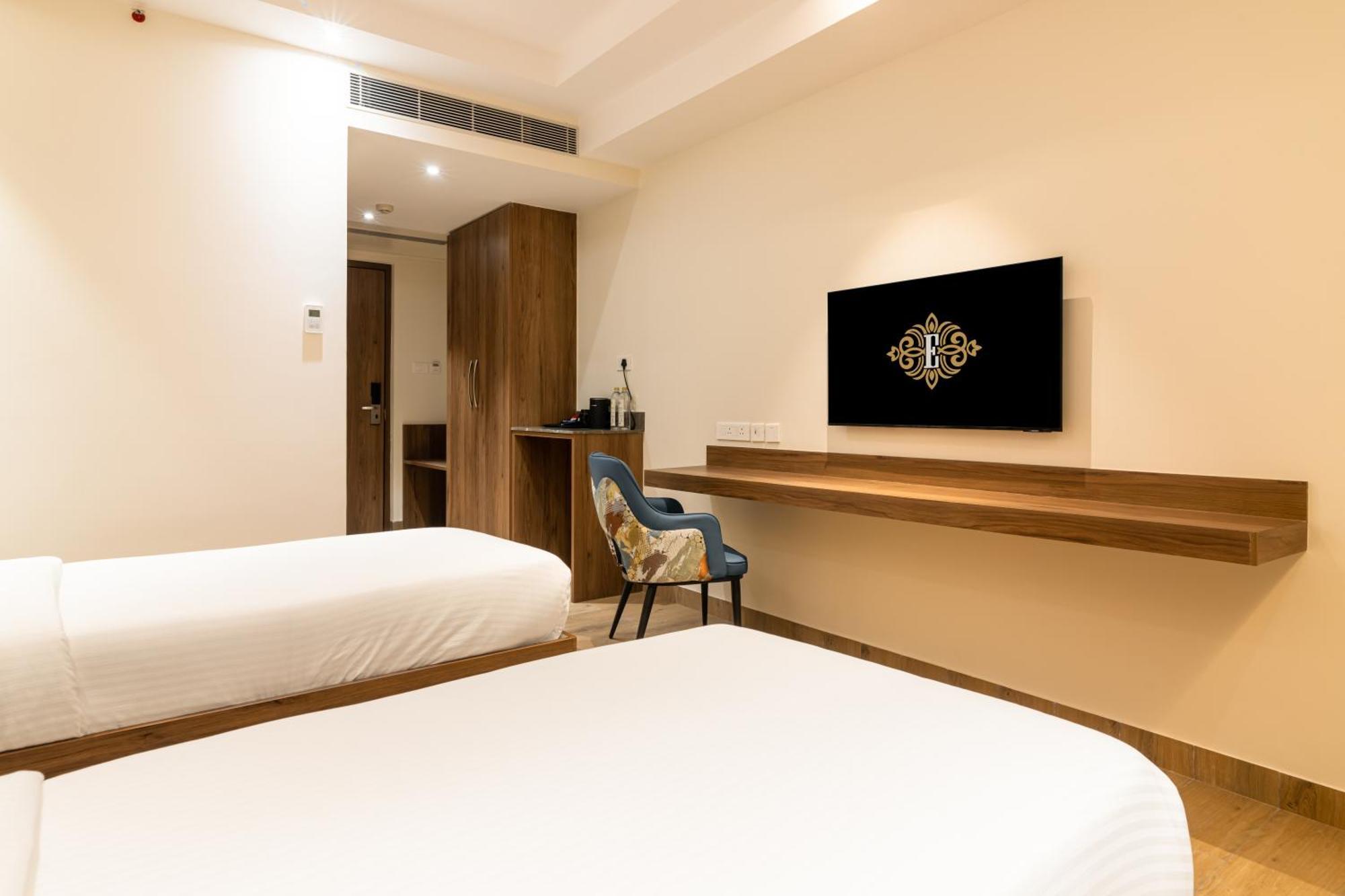 Hotel Royal Embassy à Erode Extérieur photo