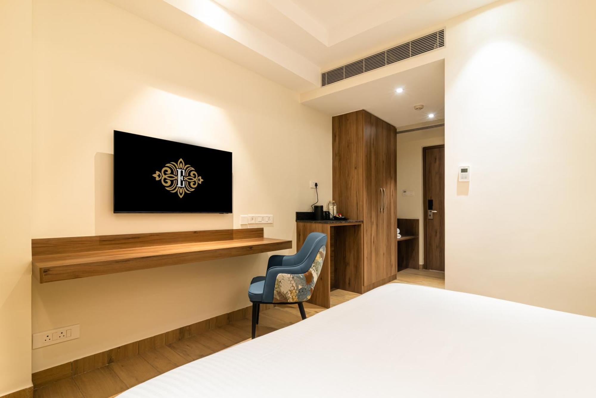 Hotel Royal Embassy à Erode Extérieur photo
